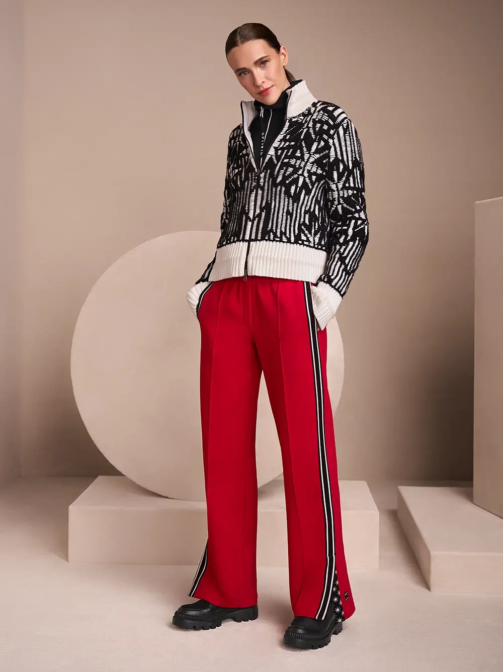 Marc Cain Sports Mascotte Mode Najaar - Winter 2025 Look 25